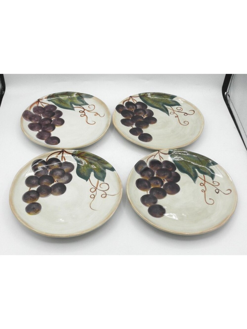 Venetian by Tabletops 8-1/4 Inch Round Salad Plate Grapes Set of 4 TAUVENET